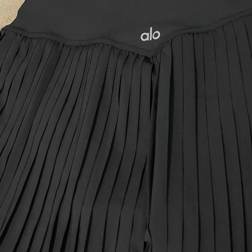 ALO Yoga Black A-Line Pleated Skirt